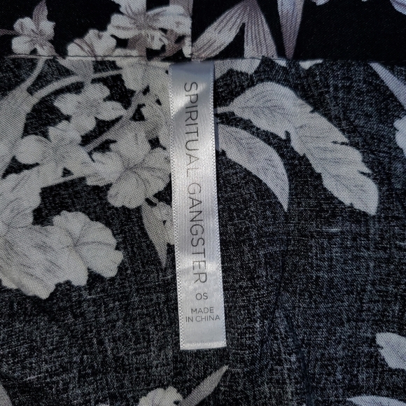 Black & White Floral Robe Spiritual Gangster OSFM - Picture 5 of 7